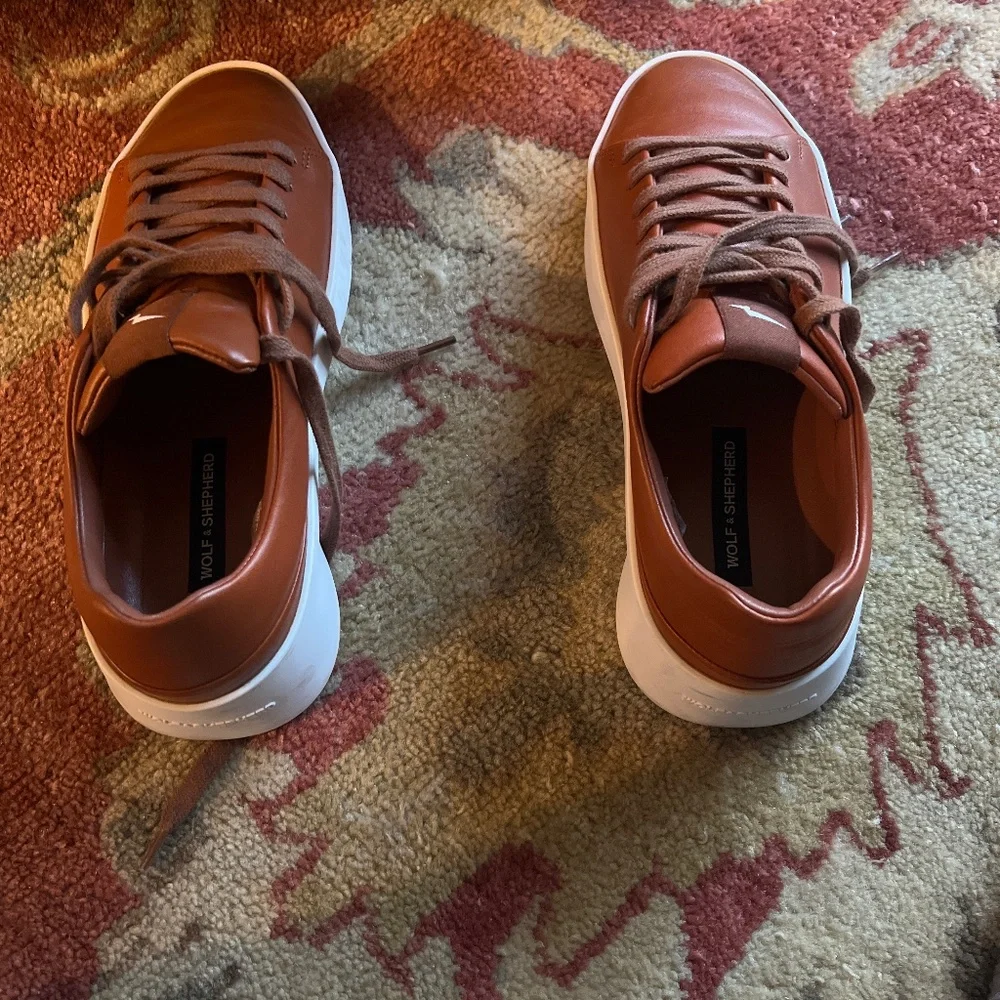 Wolf and Shepherd shoe - Picture 1 of 2